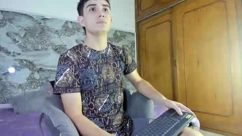 alejo_gray1 online show from 11-09-25, 07:23