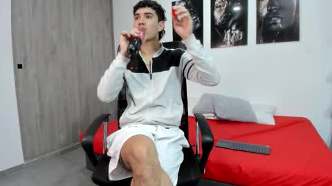 alejo_gray1 online show from 03-02-26, 08:48