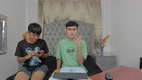 Snapshot of alejoandmateo chatting on 10-16-25, 02:01 AlejoANDmateo online show from 10-16-25, 02:01