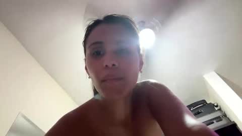 Snapshot of alenart chatting on 10-21-25, 04:35 alenart online show from 10-21-25, 04:35