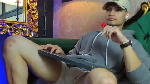 Snapshot of aless_king chatting on 07-20-26, 10:01 Alessandro King online show from 07-20-26, 10:01