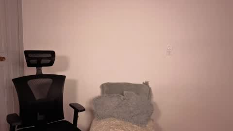 Snapshot of alessandralb chatting on 07-21-26, 10:45 Alessandra Leblanc online show from 07-21-26, 10:45