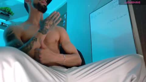 Kciqu3  Independent model online show from 11-04-25, 12:10