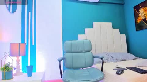 Alessandro Dybala online show from 12-19-25, 12:23