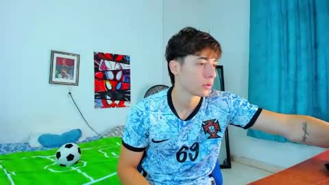 Snapshot of alessandro_dybala chatting on 06-01-26, 12:18 Alessandro Dybala online show from 06-01-26, 12:18