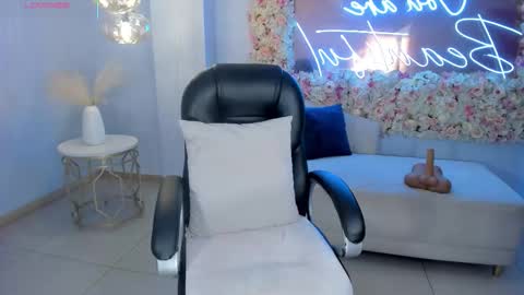 ALESSA ROMERO  online show from 10-18-25, 08:20