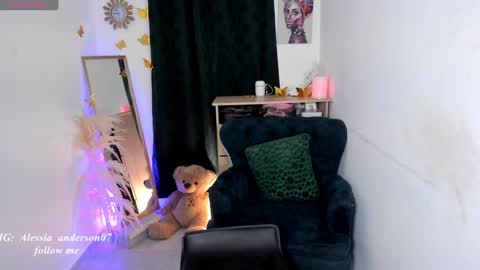 Yy  online show from 01-25-25, 01:54