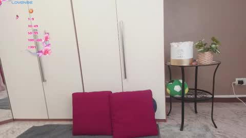 Snapshot of alessia_bloom_ chatting on 02-15-26, 08:27 alessia_bloom_ online show from 02-15-26, 08:27