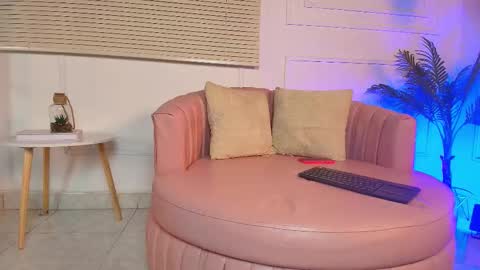 Alejandra  online show from 10-18-25, 04:30