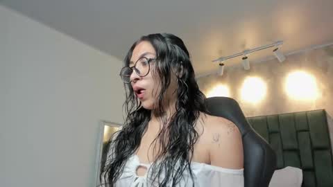 Alessia  online show from 04-16-26, 01:17