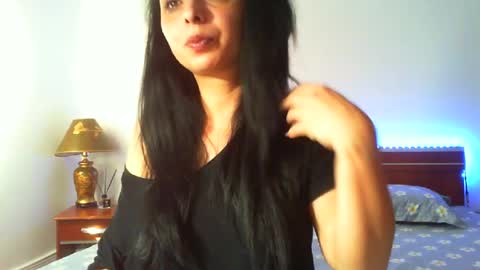 Snapshot of alessia_xo13 chatting on 07-15-26, 06:40 Alessia online show from 07-15-26, 06:40