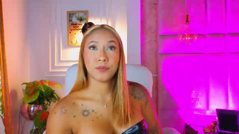 Snapshot of alessialondon chatting on 06-22-26, 10:12 Alessia online show from 06-22-26, 10:12