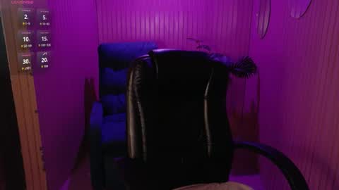 Snapshot of alessiamonroe_ chatting on 07-12-26, 07:27 alessiamonroe_ online show from 07-12-26, 07:27
