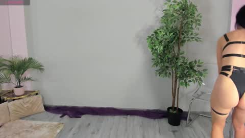 Alessia online show from 11-24-25, 08:30