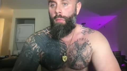 Snapshot of alesterwhite chatting on 10-09-25, 04:49 alesterwhite online show from 10-09-25, 04:49