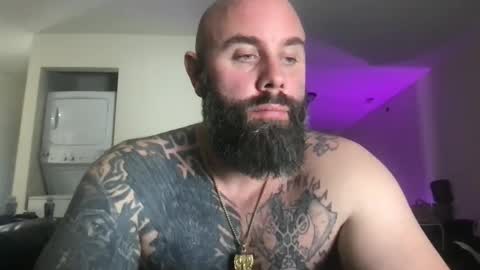 Snapshot of alesterwhite chatting on 10-10-25, 08:19 alesterwhite online show from 10-10-25, 08:19