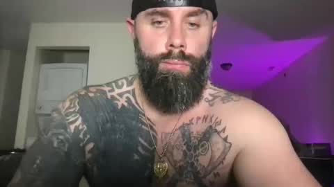 Snapshot of alesterwhite chatting on 10-11-25, 07:01 alesterwhite online show from 10-11-25, 07:01