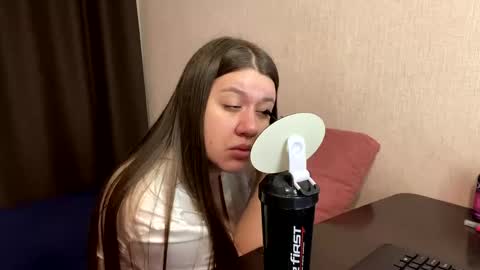 Snapshot of aletta_oushen chatting on 12-19-24, 10:56 Aletta Oushen online show from 12-19-24, 10:56