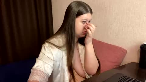 Snapshot of aletta_oushen chatting on 12-21-24, 11:45 Aletta Oushen online show from 12-21-24, 11:45