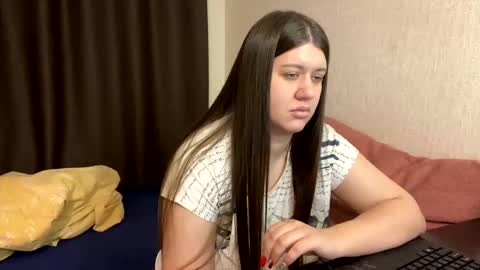 Snapshot of aletta_oushen chatting on 12-28-24, 01:17 Aletta Oushen online show from 12-28-24, 01:17