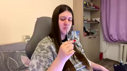 Snapshot of aletta_oushen chatting on 01-24-25, 06:25 Aletta Oushen online show from 01-24-25, 06:25