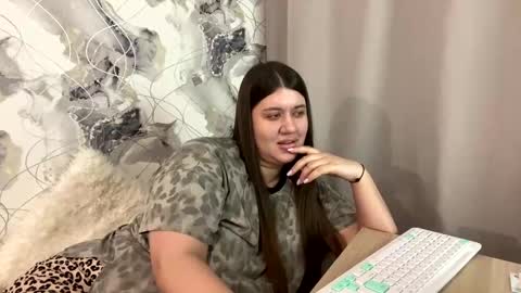 Snapshot of aletta_oushen chatting on 02-04-25, 01:59 Aletta Oushen online show from 02-04-25, 01:59