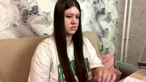 Snapshot of aletta_oushen chatting on 02-13-25, 11:17 Aletta Oushen online show from 02-13-25, 11:17