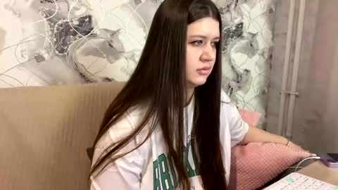 Snapshot of aletta_oushen chatting on 02-17-25, 11:44 Aletta Oushen online show from 02-17-25, 11:44