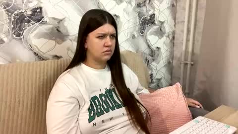 Snapshot of aletta_oushen chatting on 02-17-25, 05:53 Aletta Oushen online show from 02-17-25, 05:53