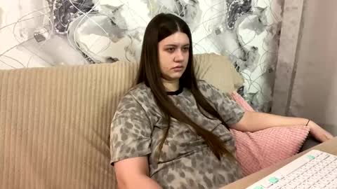 Snapshot of aletta_oushen chatting on 02-19-25, 04:00 Aletta Oushen online show from 02-19-25, 04:00
