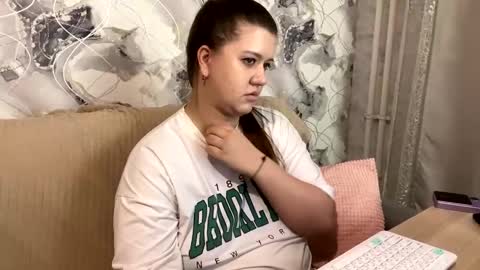 Snapshot of aletta_oushen chatting on 02-20-25, 12:25 Aletta Oushen online show from 02-20-25, 12:25