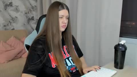 Snapshot of aletta_oushen chatting on 10-07-25, 12:24 Aletta Oushen online show from 10-07-25, 12:24