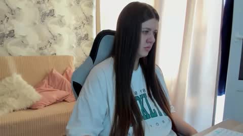 Snapshot of aletta_oushen chatting on 10-17-25, 10:18 Aletta Oushen online show from 10-17-25, 10:18