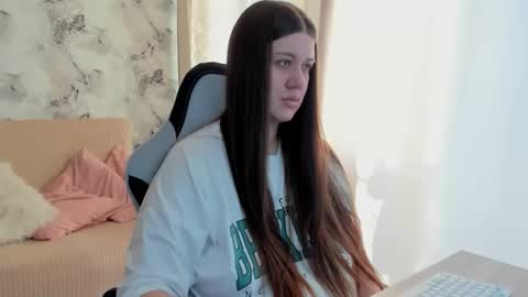 Snapshot of aletta_oushen chatting on 10-20-25, 10:05 Aletta Oushen online show from 10-20-25, 10:05