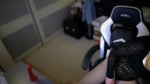 Leyla Leg online show from 04-22-26, 10:00