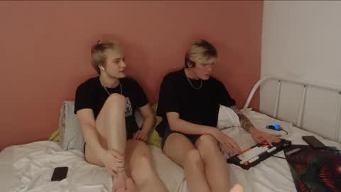 Snapshot of alex_and_oliviver chatting on 05-18-26, 04:07 Alex miller and Oliver sweet online show from 05-18-26, 04:07