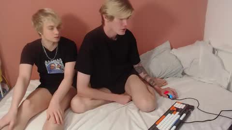 Snapshot of alex_and_oliviver chatting on 05-26-26, 01:12 Alex miller and Oliver sweet online show from 05-26-26, 01:12