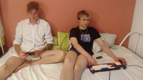 Snapshot of alex_and_oliviver chatting on 08-06-26, 02:57 Alex miller and Oliver sweet online show from 08-06-26, 02:57