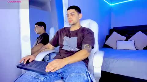 Snapshot of alex_cute77 chatting on 06-19-26, 12:42 alex online show from 06-19-26, 12:42