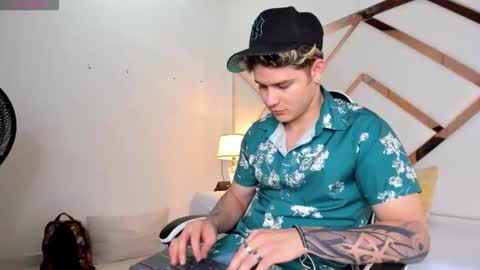 Snapshot of alex_pierce_ chatting on 02-26-26, 07:24 Alex online show from 02-26-26, 07:24