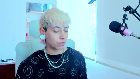 Snapshot of alex_poett chatting on 11-27-25, 07:16 Residente0xxx online show from 11-27-25, 07:16