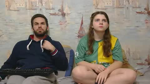 Alex and Sarah online show from 01-08-26, 01:41