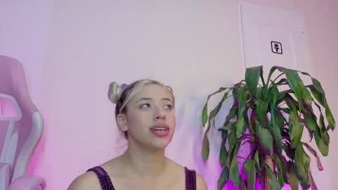 Snapshot of alexa_bue chatting on 10-08-25, 04:21 alexa_bue online show from 10-08-25, 04:21