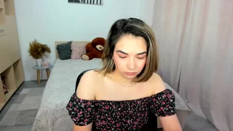Snapshot of alexa_dolly chatting on 05-05-26, 08:11 Alexa online show from 05-05-26, 08:11