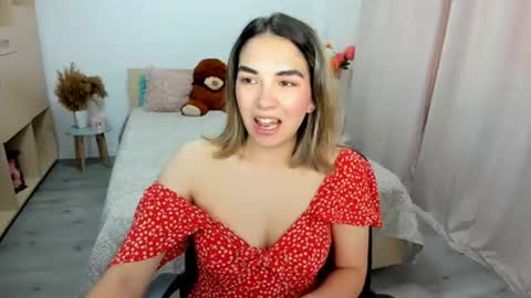 Snapshot of alexa_dolly chatting on 06-18-26, 06:35 Alexa online show from 06-18-26, 06:35