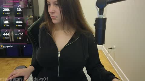 dont be afraid to click social media link its  working  just click on that  online show from 11-18-25, 10:36