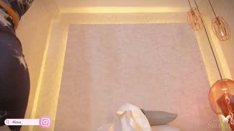 Alexa Millers online show from 12-19-25, 05:14