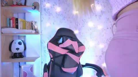 alexaavandercloude online show from 07-24-26, 07:45