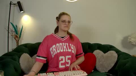 AlexaAvery online show from 05-16-26, 06:21