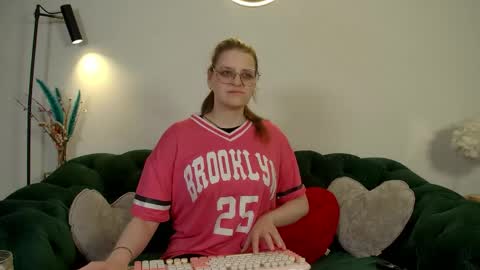 AlexaAvery online show from 05-16-26, 06:32